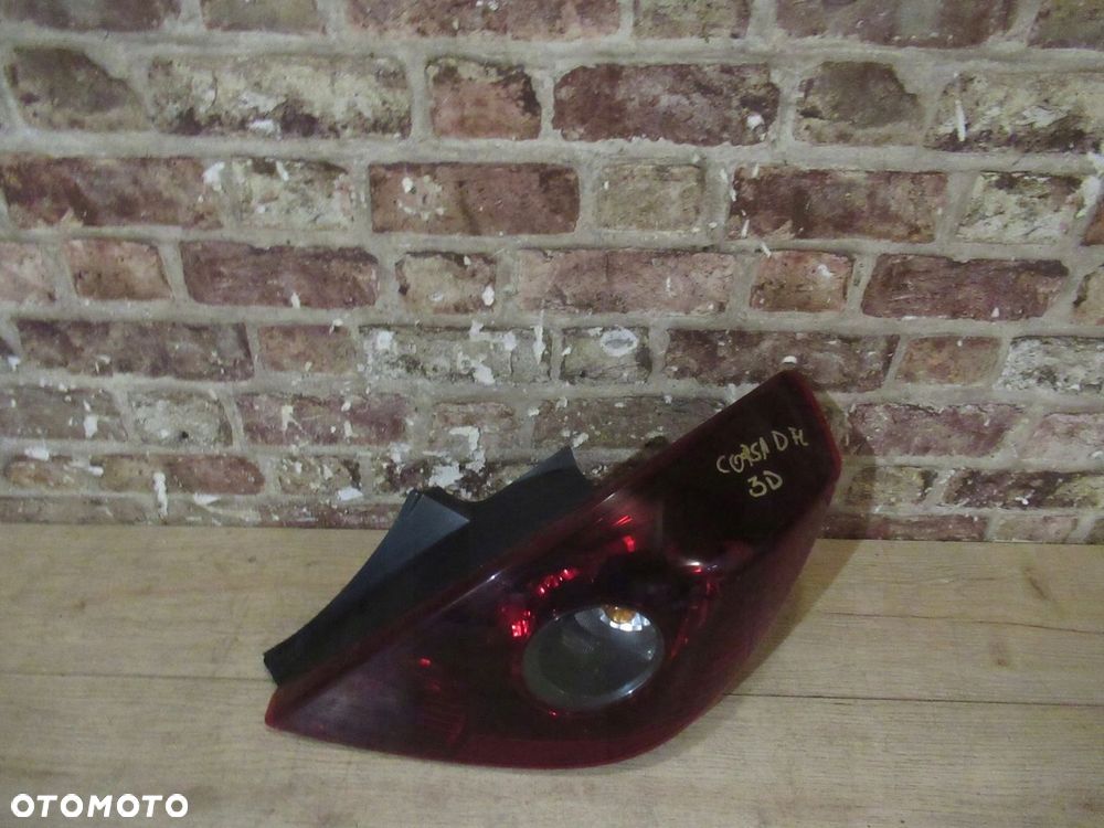 LAMPA TYŁ PRAWA OPEL CORSA D 06- ROK 3 DRZWI - 1