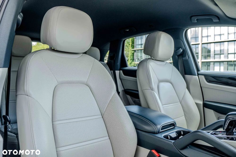 Porsche Cayenne Standard - 17