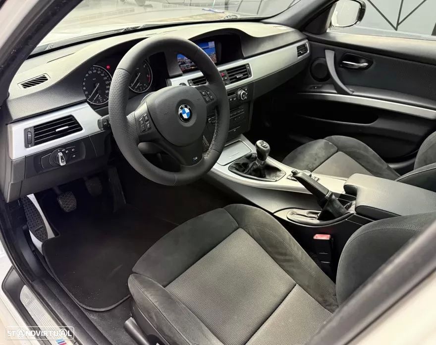BMW 318 d Pack M - 22