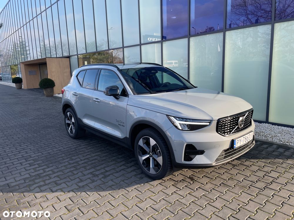 Volvo XC 40 B3 Ultra Dark - 1