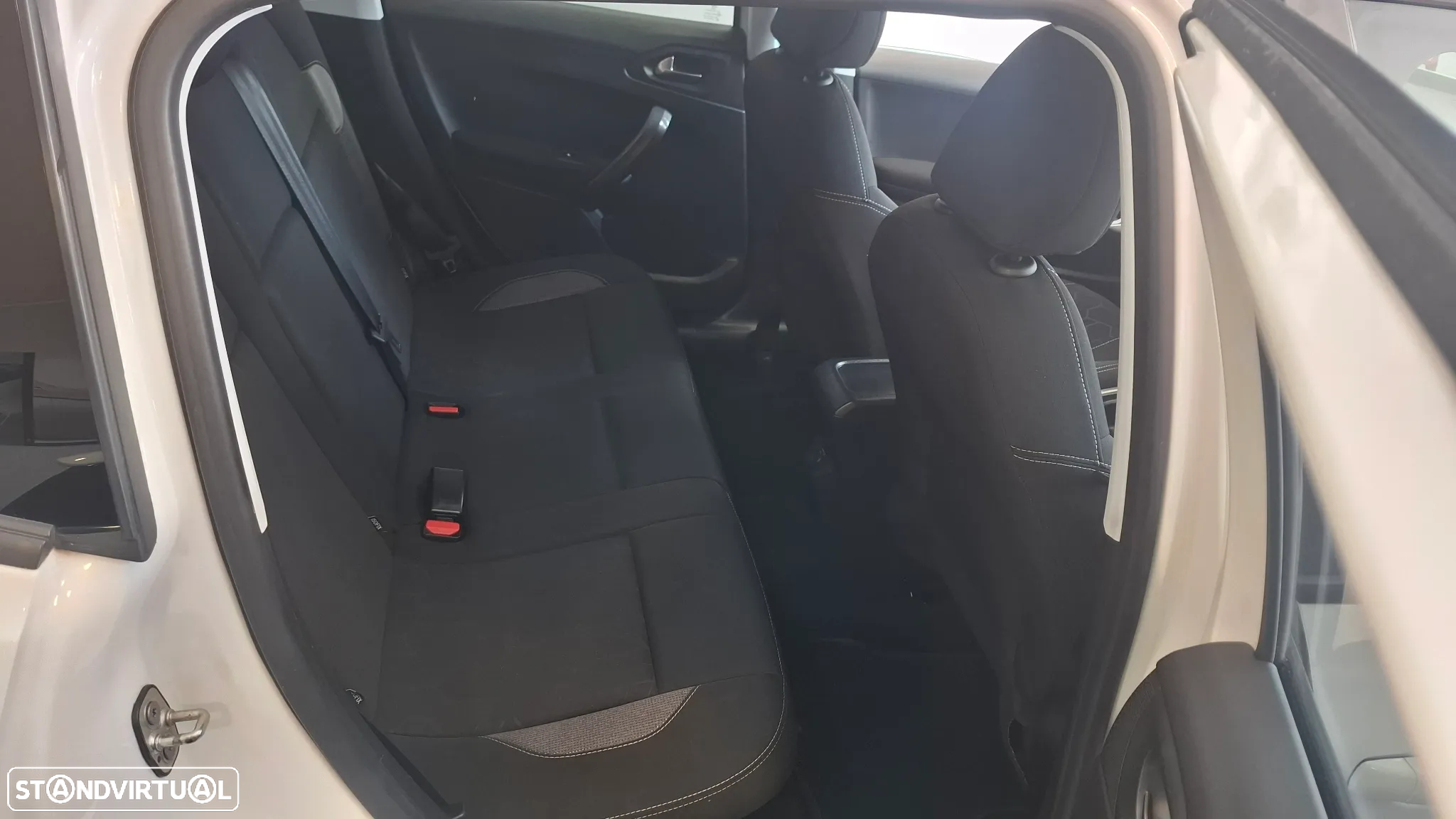 Peugeot 2008 1.6 BlueHDi Style - 20