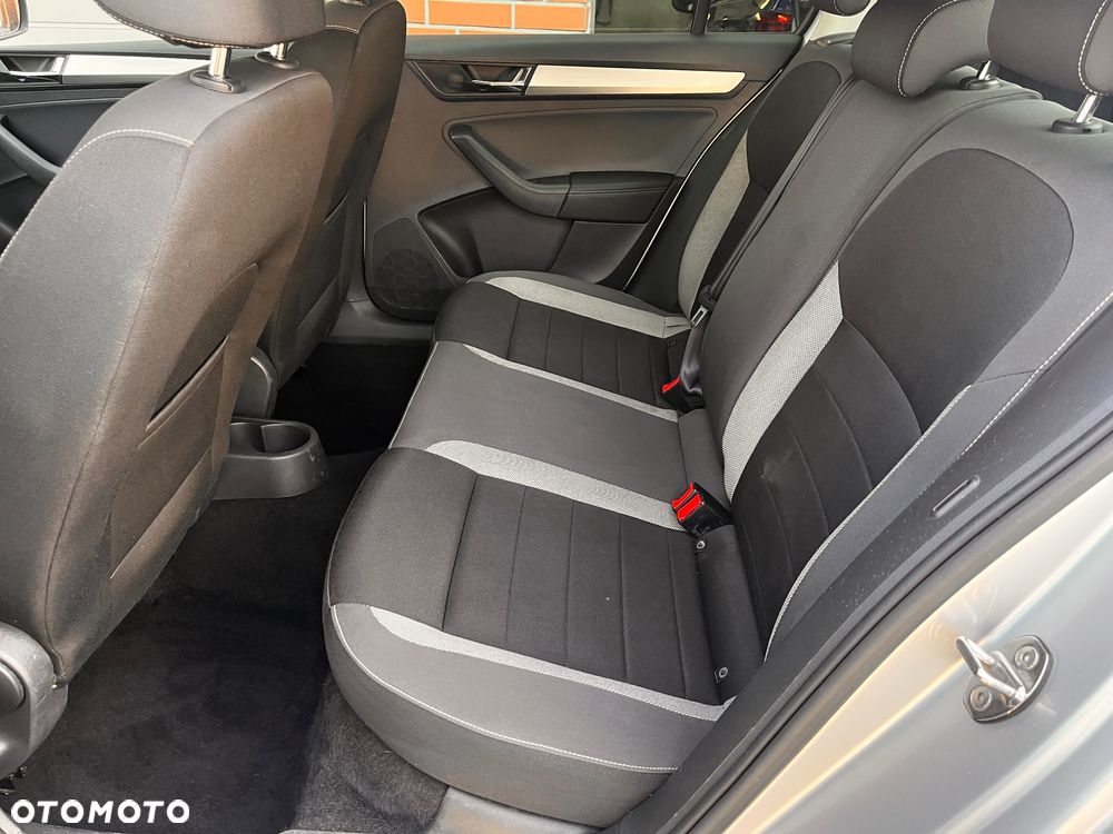 Skoda RAPID 1.0 TSI Drive DSG - 31
