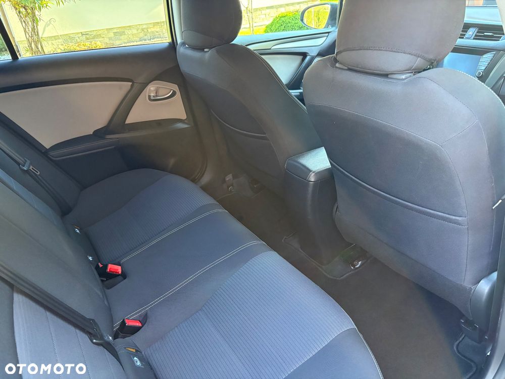Toyota Avensis - 10