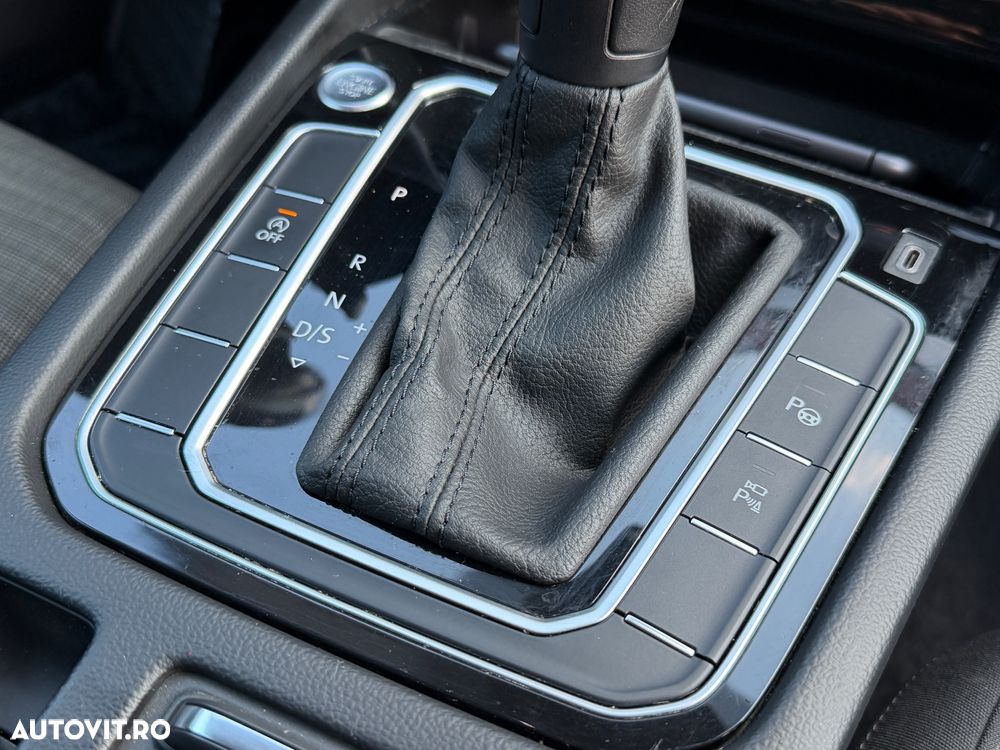 Volkswagen Passat 2.0 TDI SCR DSG Business - 26