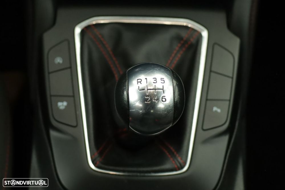 Ford Kuga 1.5 EcoBoost ST-Line X - 14