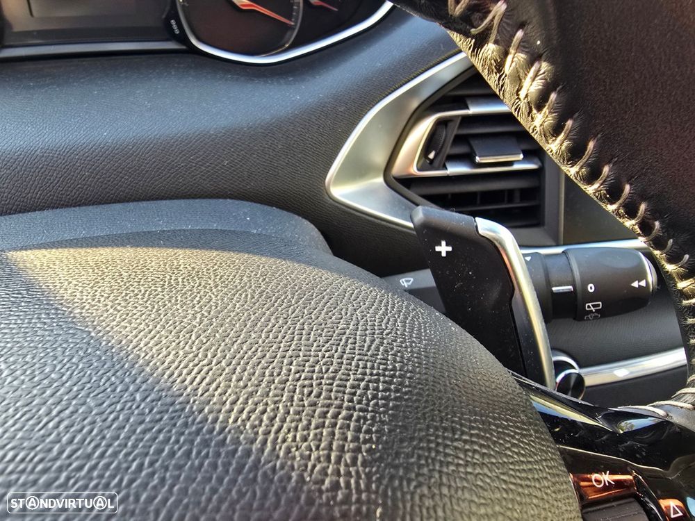 Peugeot 308 1.2 PureTech Allure EAT8 - 27