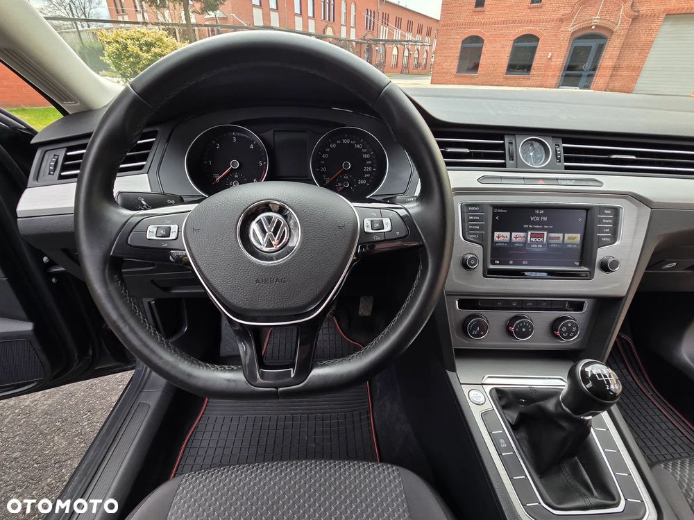 Volkswagen Passat 2.0 TDI (BlueMotion Technology) Trendline - 34