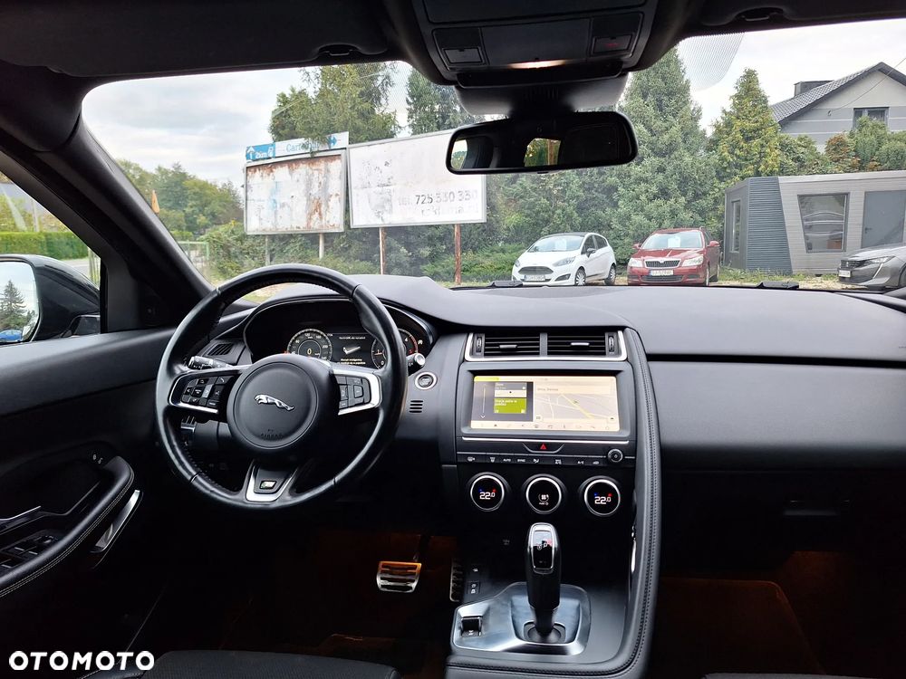 Jaguar E-Pace 2.0 i4D AWD R-Dynamic - 8