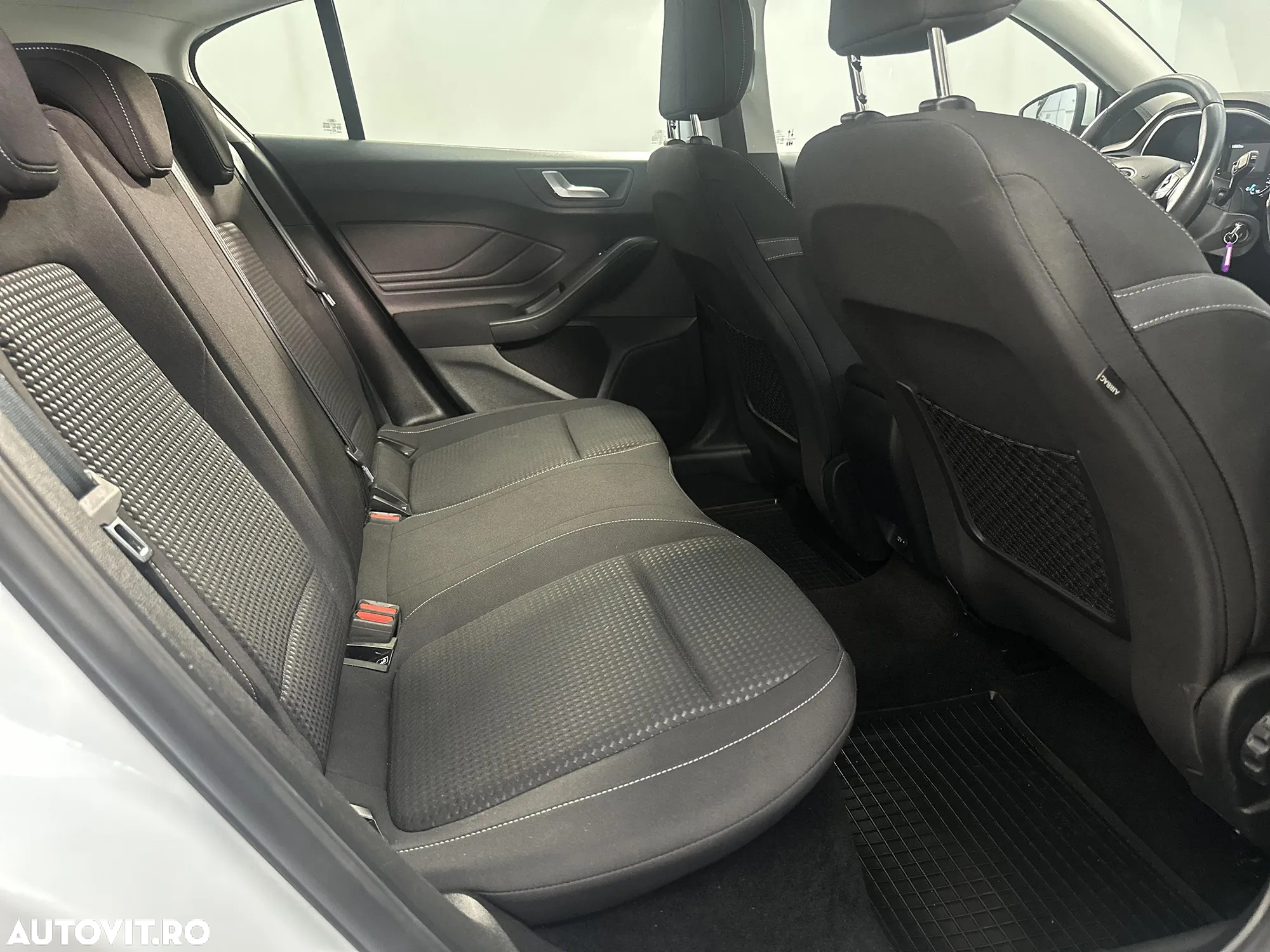 Ford Focus - 12