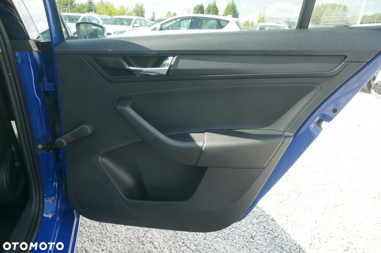 Skoda RAPID 1.0 TSI Active - 30