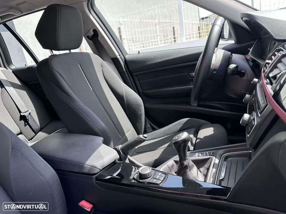 BMW 318 d Sport Line - 49