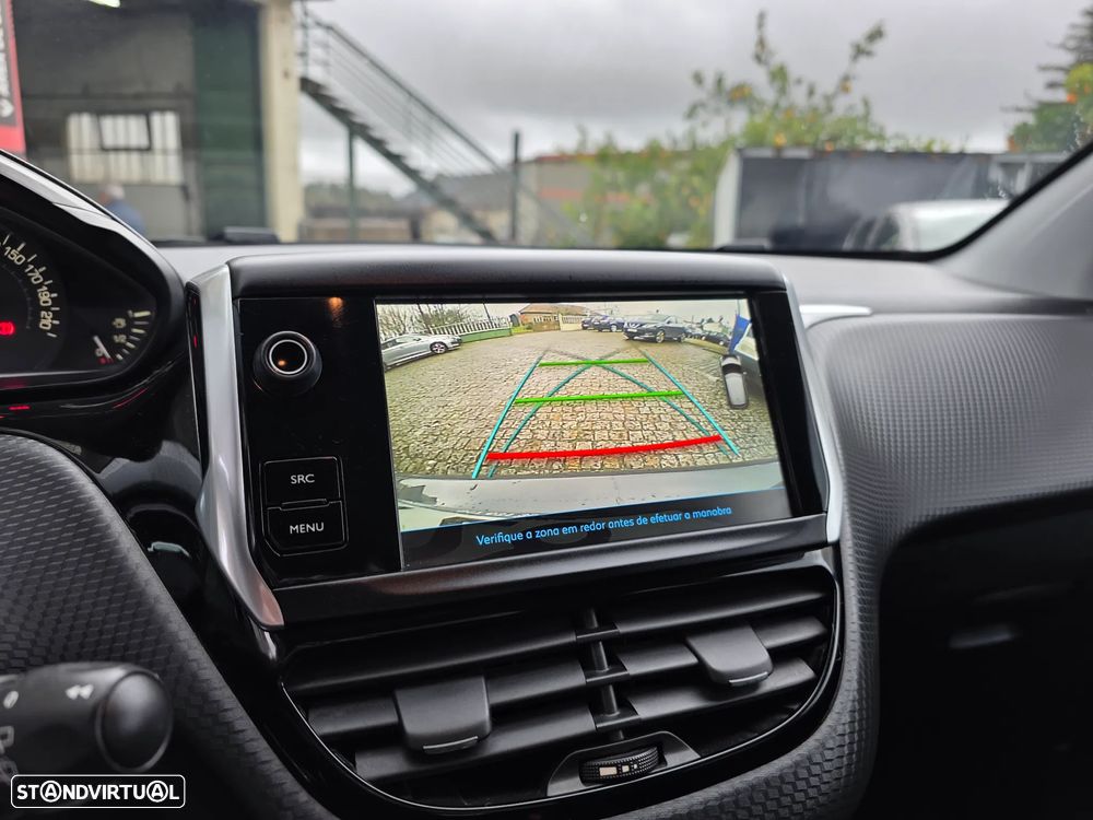 Peugeot 208 1.2 PureTech Style - 19