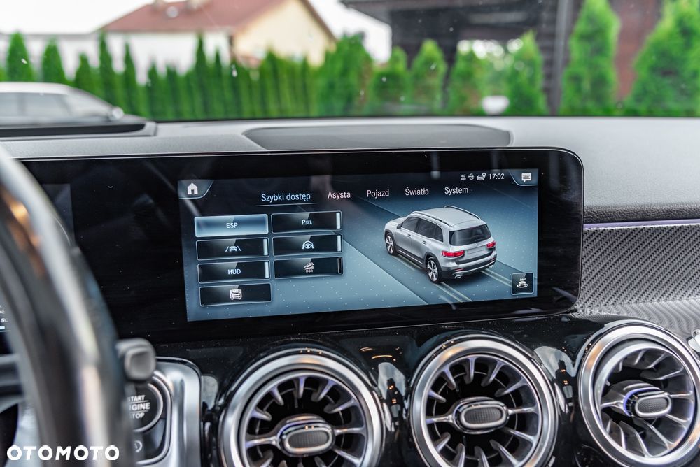 Mercedes-Benz GLB 250 4-Matic AMG Line 8G-DCT - 34