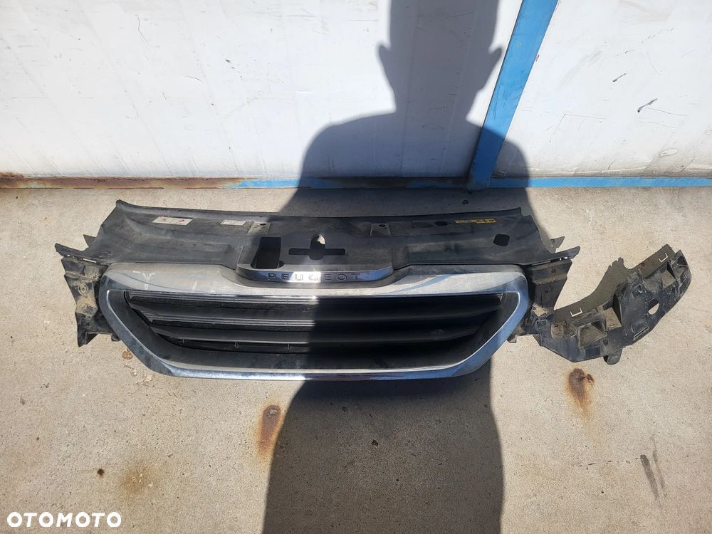 Grill atrapa Peugeot 2008 - 1