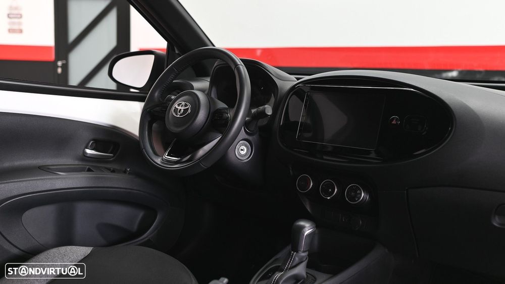 Toyota Aygo X 1.0 Play CVT - 33