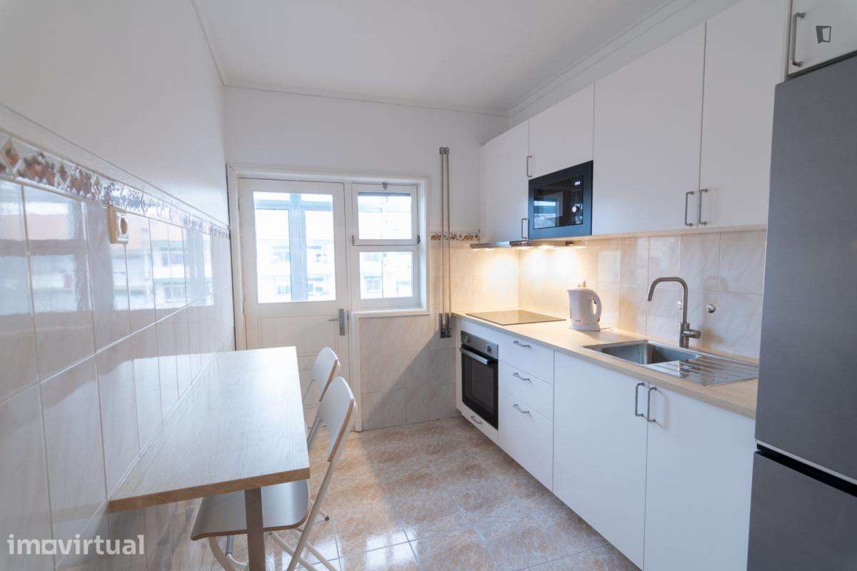 Quarto - localizado em Vila nova de gaia - Grande imagem: 2/13