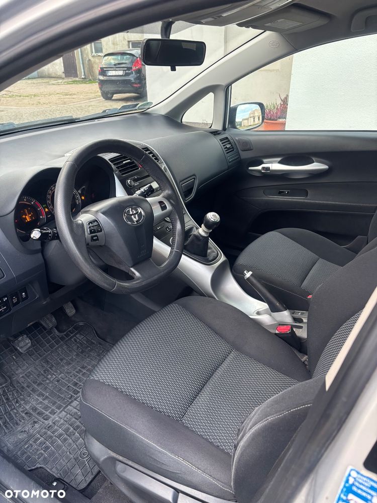 Toyota Auris 1.33 Dual-VVT-i - 2