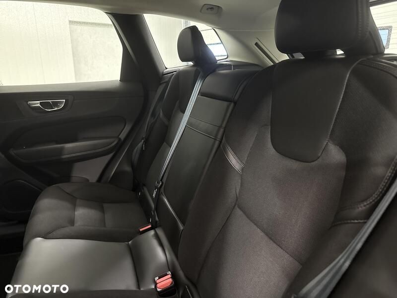Volvo XC 60 D4 Momentum Pro - 21