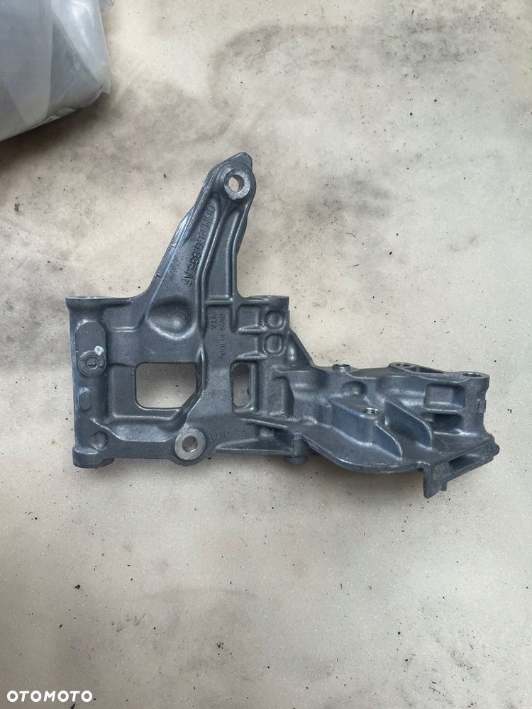 MOCOWANIE ŁAPA SPRĘŻARKI KLIMATYZACJI AUDI RS4 B9 RS5 8W 06M260885AC - 1