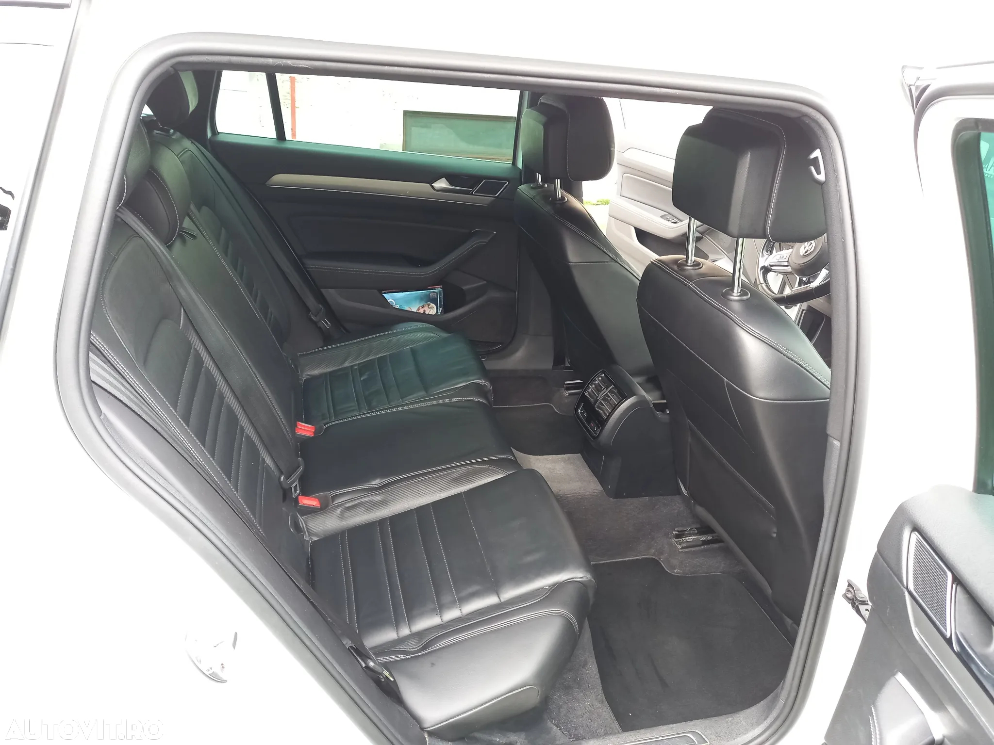 Volkswagen Passat - 24