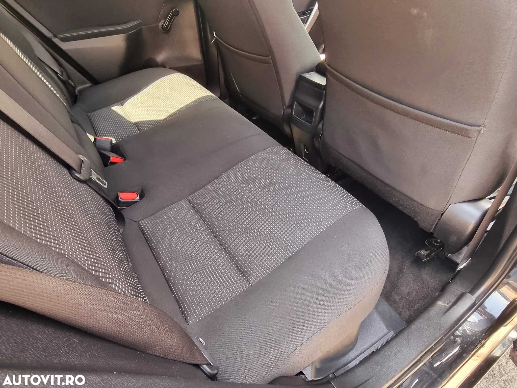 Toyota Auris 1.8 L VVT-i Hybrid Sol - 7