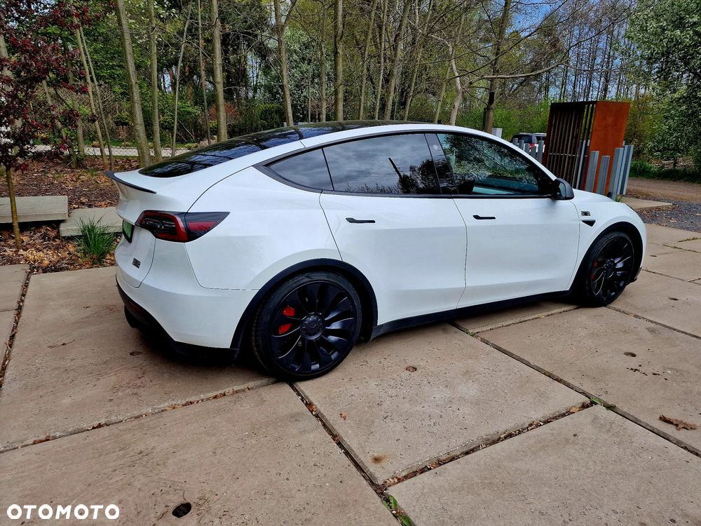 Tesla Model Y Long Range AWD - 3