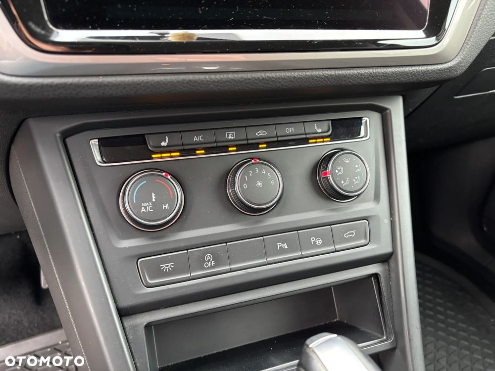 Volkswagen Touran - 17