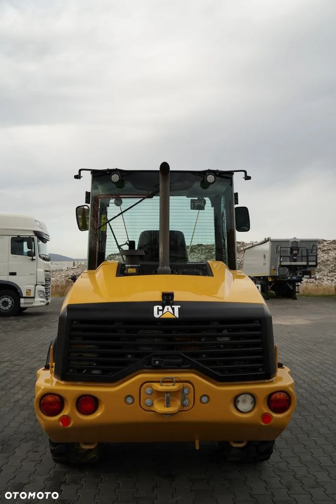 Caterpillar 906M / ŁADOWARKA KOŁOWA / 2019 ROK / ŁYŻKA SZCZĘKOWA / - 12