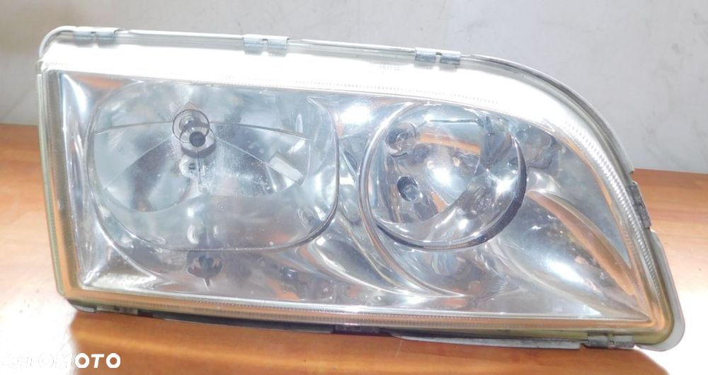 lampa prawa przód VOLVO S40 V40 99-04 lift EUROPA HELLA - 1