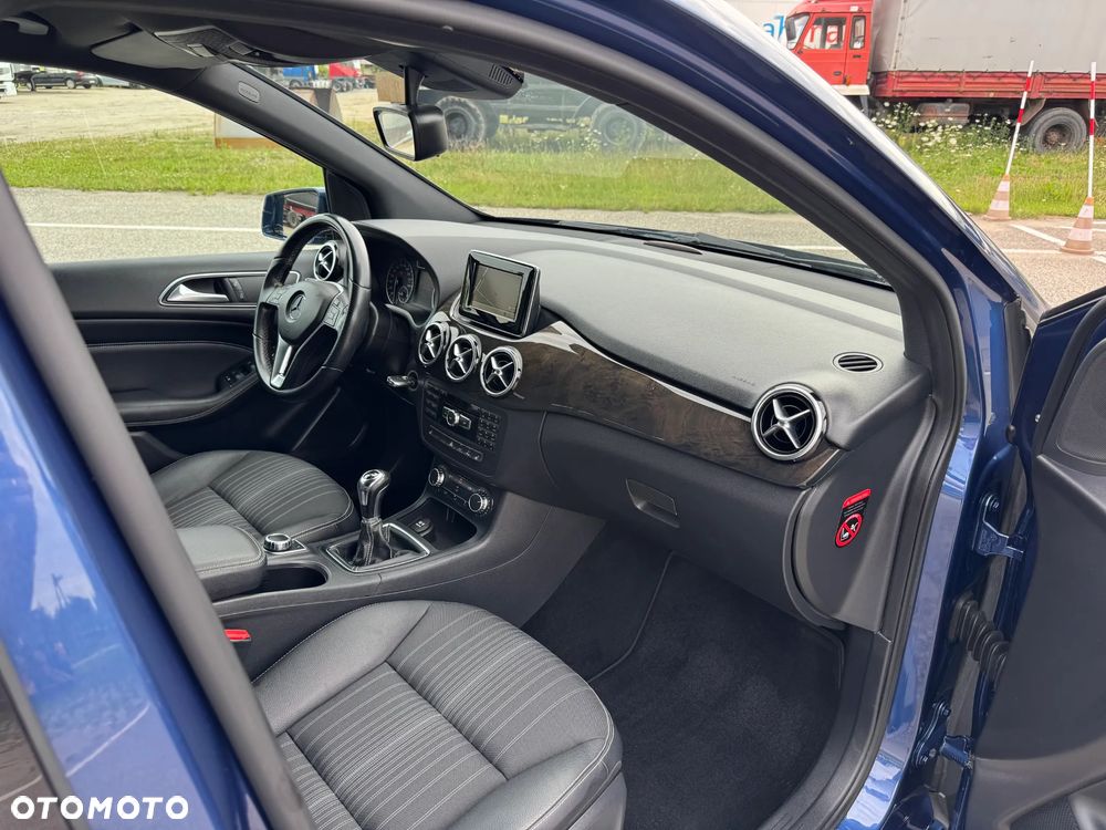 Mercedes-Benz Klasa B 200 Edition - 26