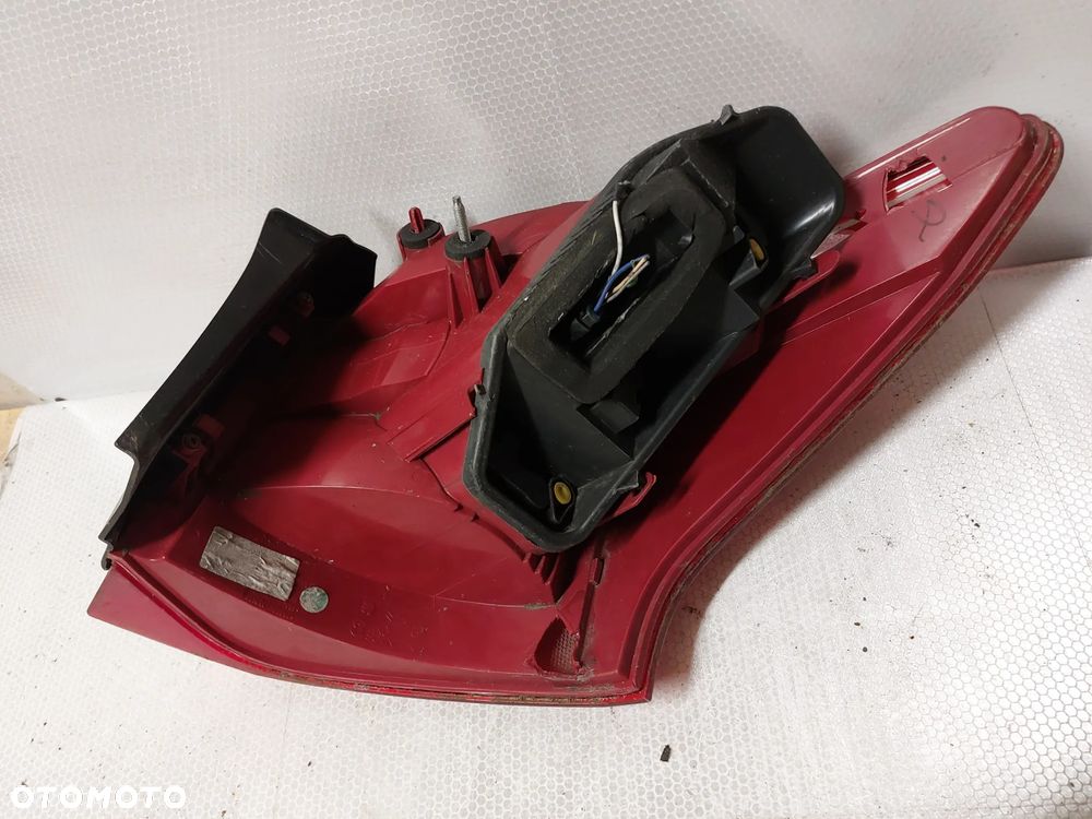 .  LAMPA TYL TYLNA LEWA PEUGEOT 407 SW KOMBI !USZKODZONA! - 2