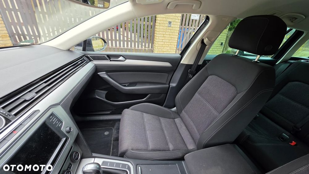 Volkswagen Passat - 20
