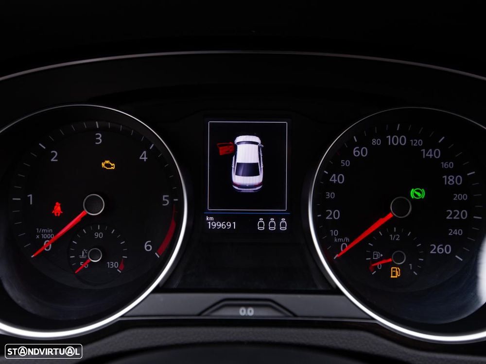 VW Passat 2.0 TDI Business DSG - 19