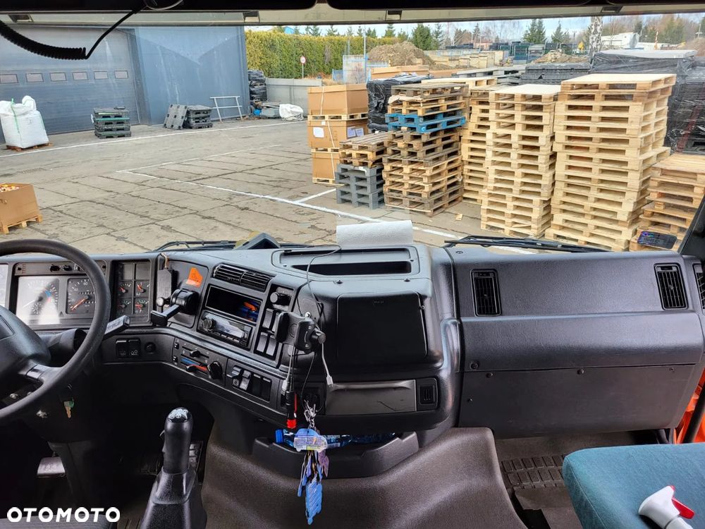 Volvo FH12 6X2R - 5