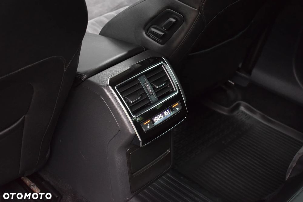 Skoda Superb 2.0 TDI 4x4 DSG Premium Edition - 27