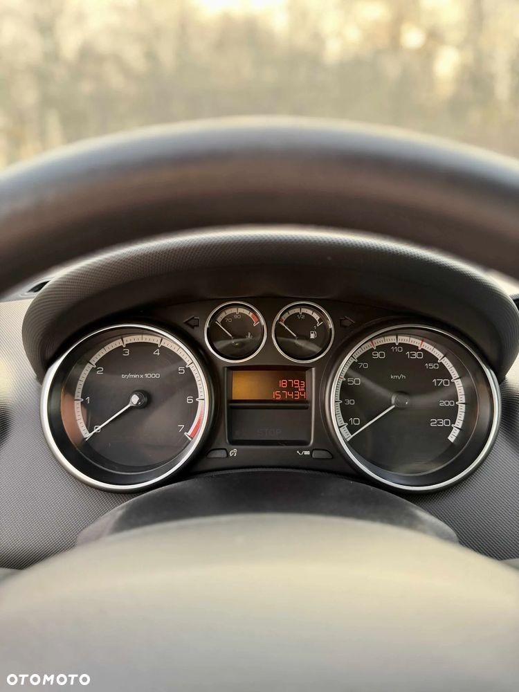 Peugeot 308 - 8