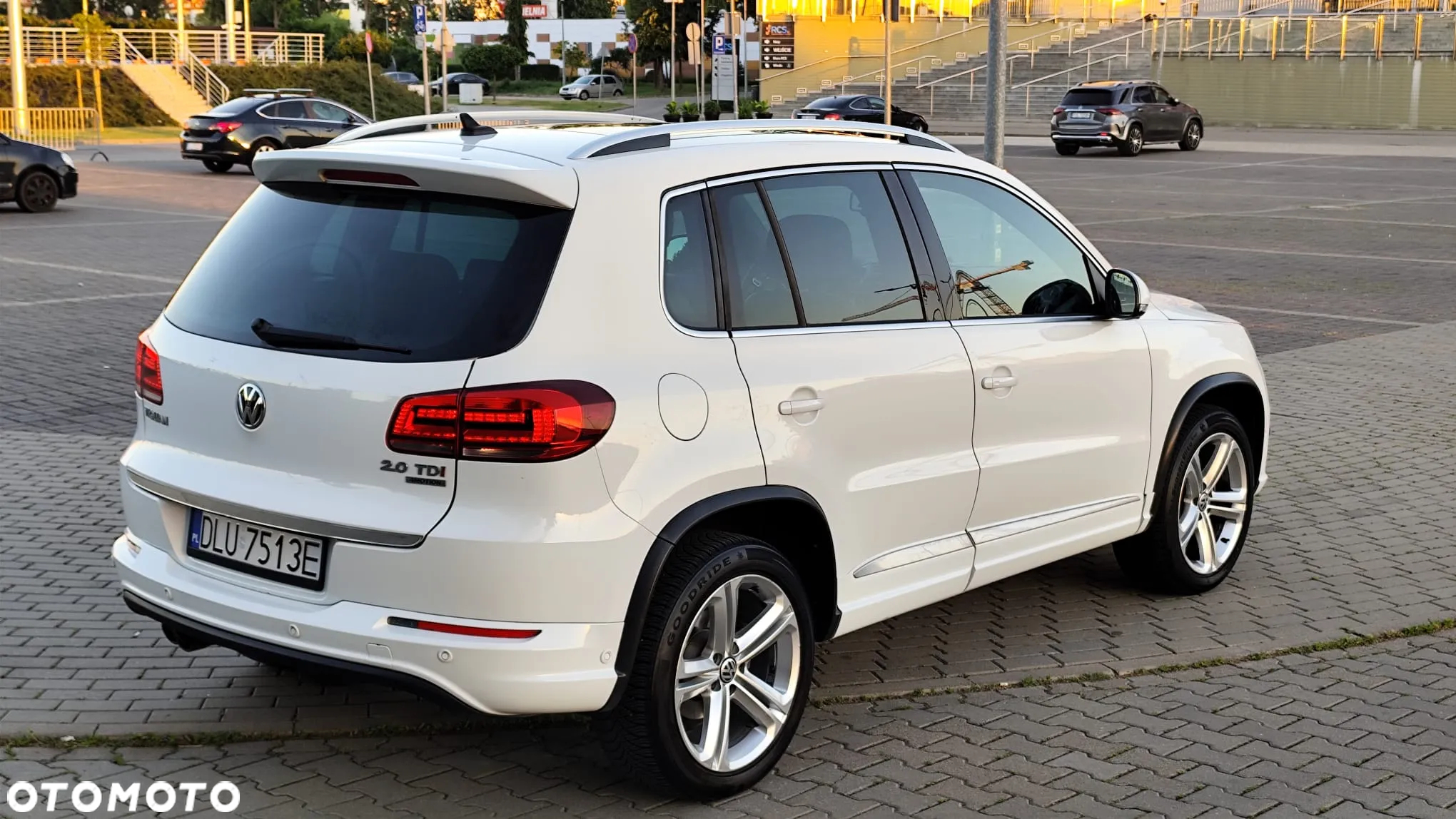 Volkswagen Tiguan 2.0 TDI 4Mot Perfectline R-Style DSG - 6