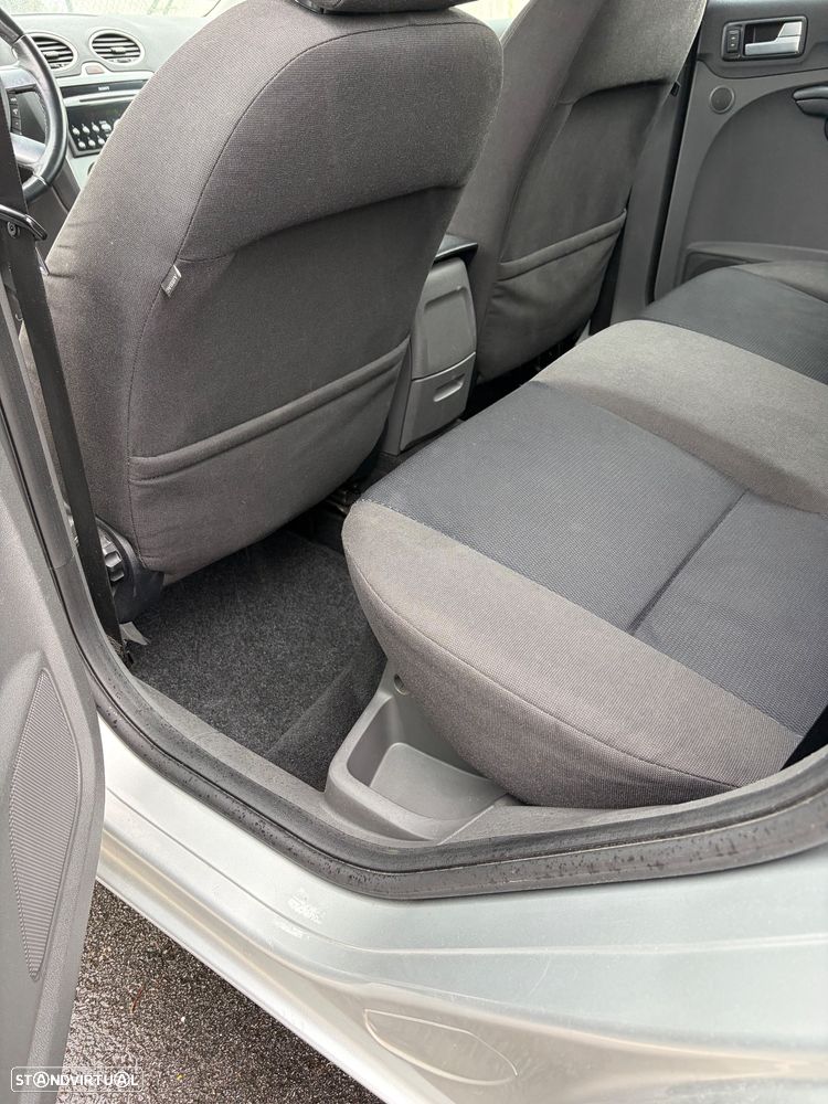 Ford Focus 1.4 16V Connection - 11