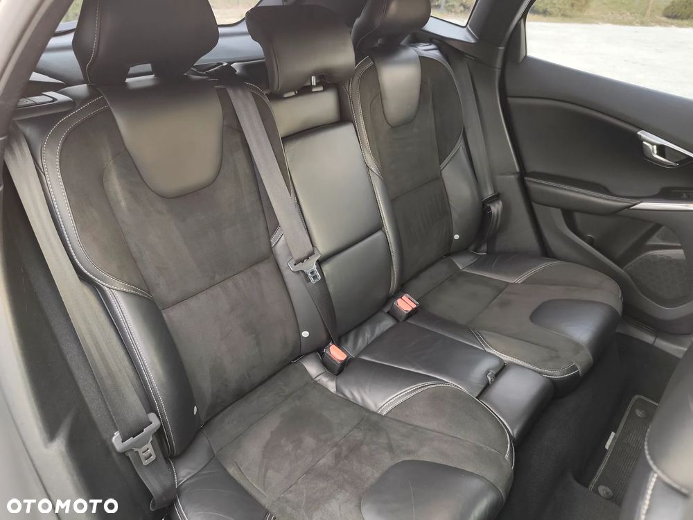 Volvo V40 D2 R Design - 25