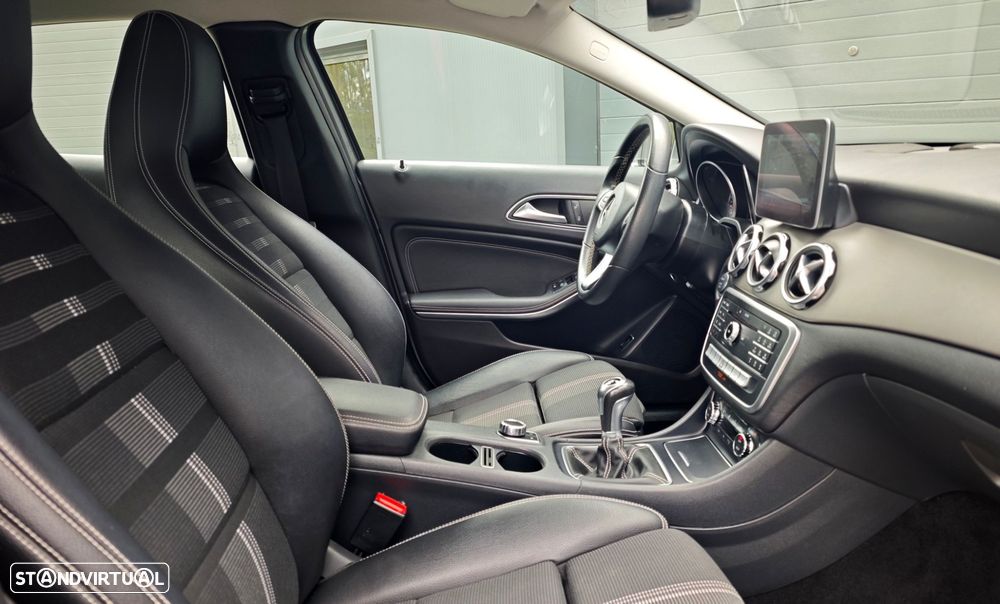Mercedes-Benz GLA 180 d Urban - 11