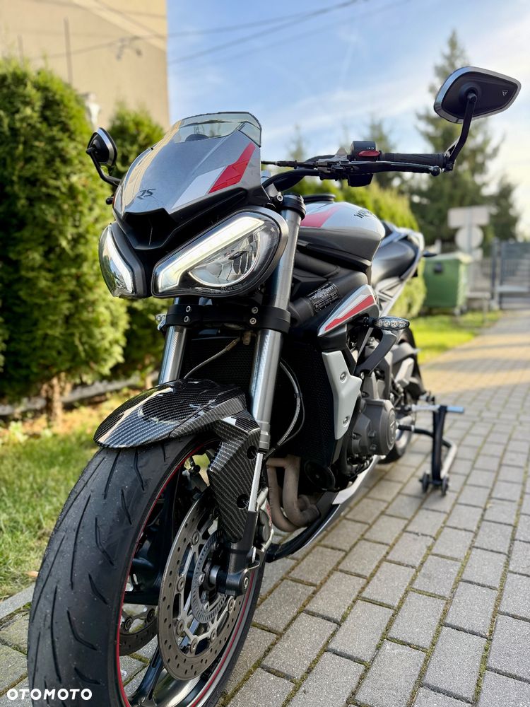 Triumph Street Triple - 11