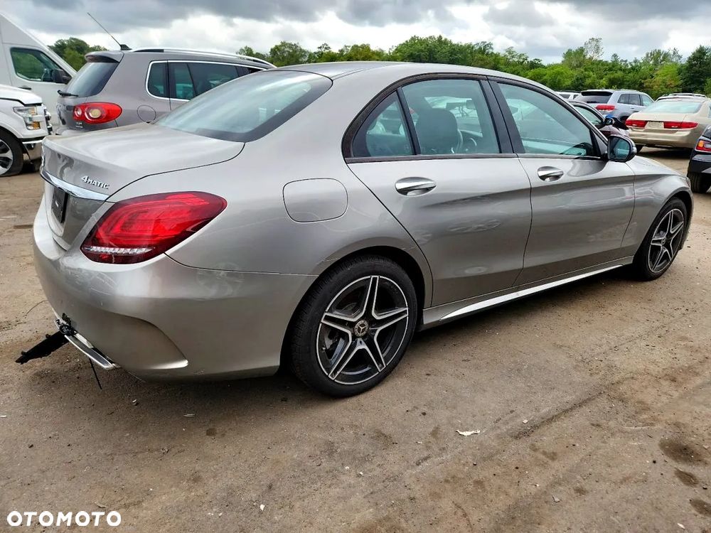 Mercedes-Benz Klasa C 300 T 4Matic 9G-TRONIC Exclusive - 4