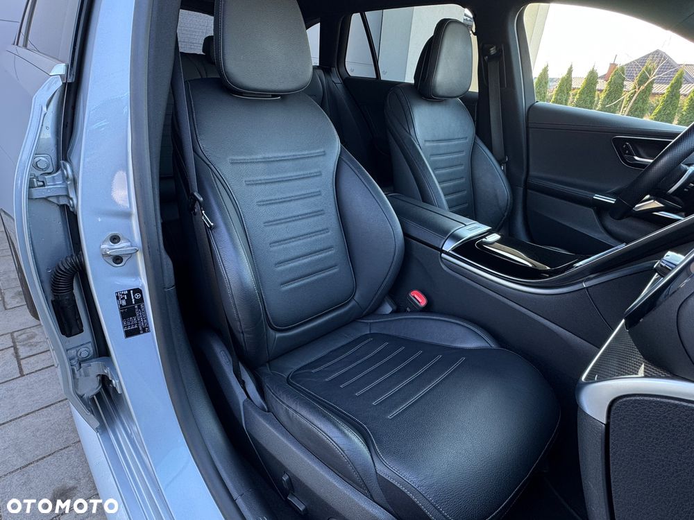 Mercedes-Benz Klasa C 300 d 9G-TRONIC - 36