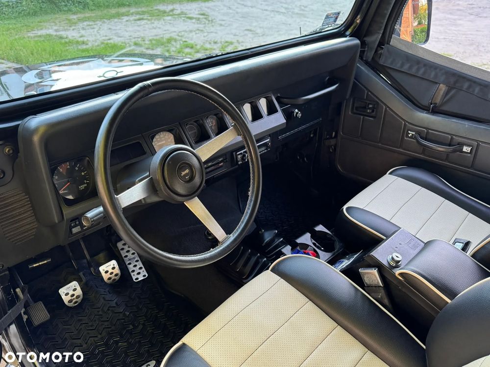 Jeep Wrangler - 16