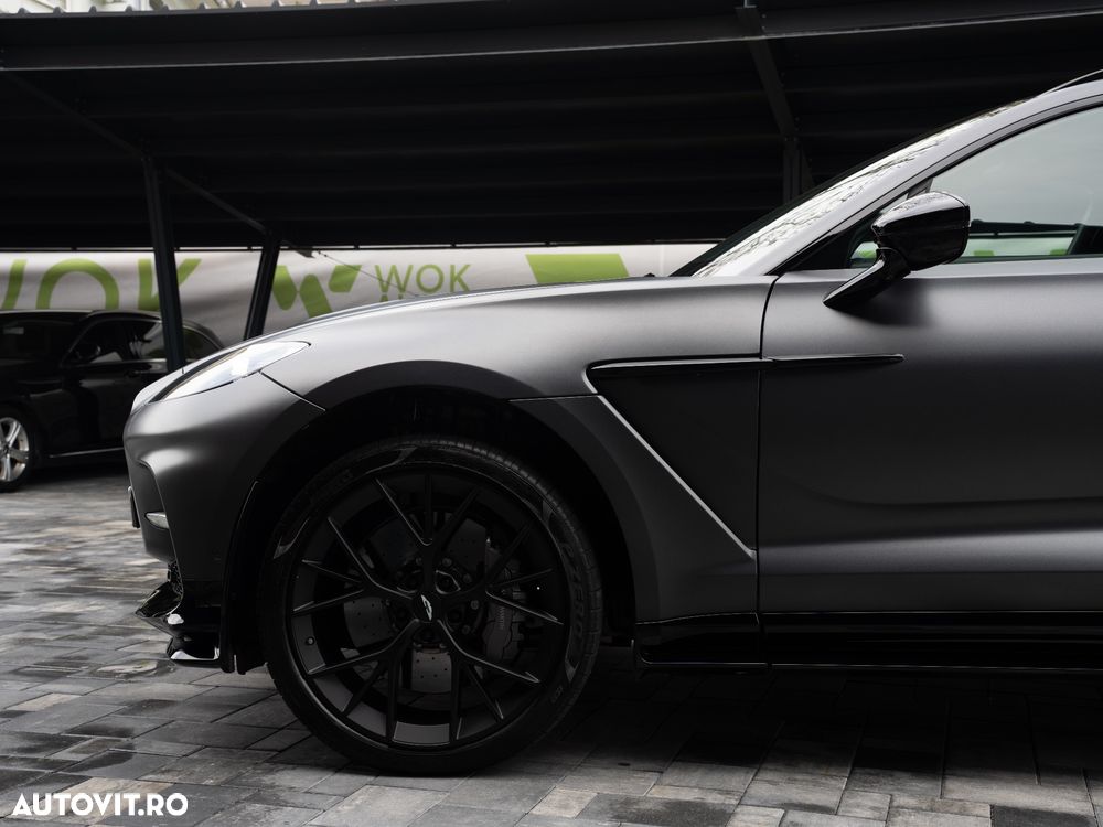Aston Martin DBX - 6
