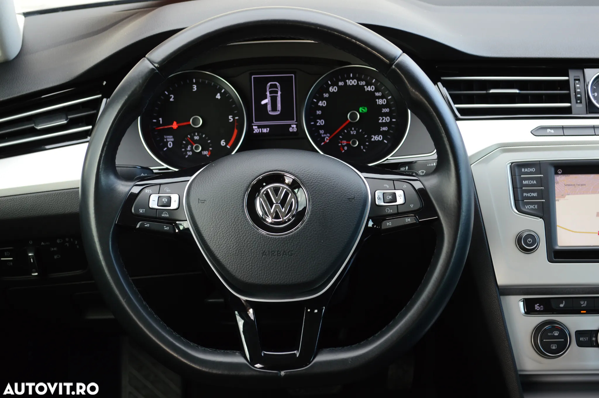 Volkswagen Passat Variant 2.0 TDI DSG Comfortline - 23
