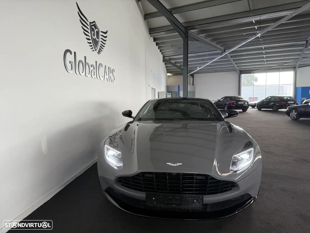 Aston Martin DB11 Coupé - 7