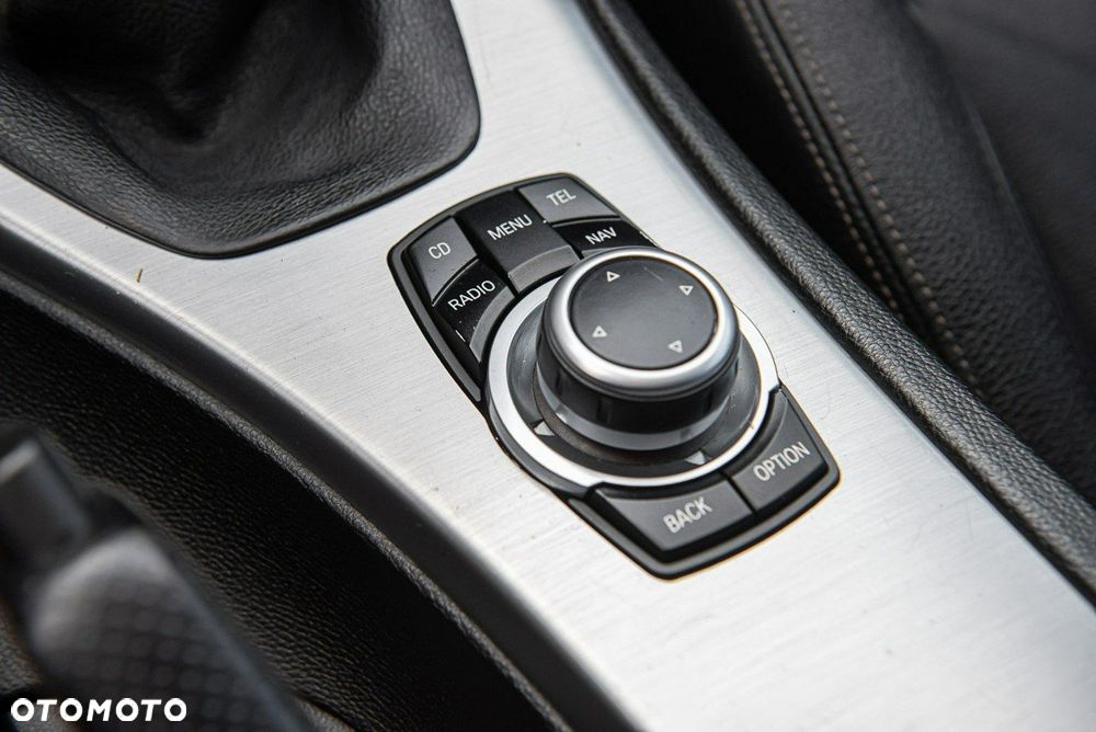 BMW Seria 3 320d Efficient Dynamics Sport Line shadow - 25