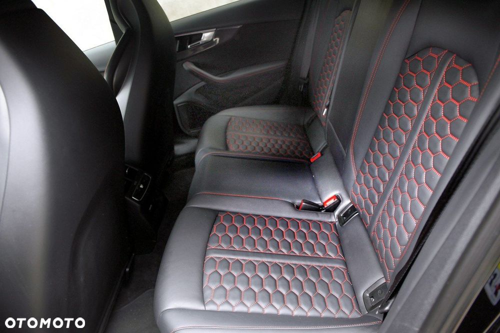 Audi RS4 Limousine - 22
