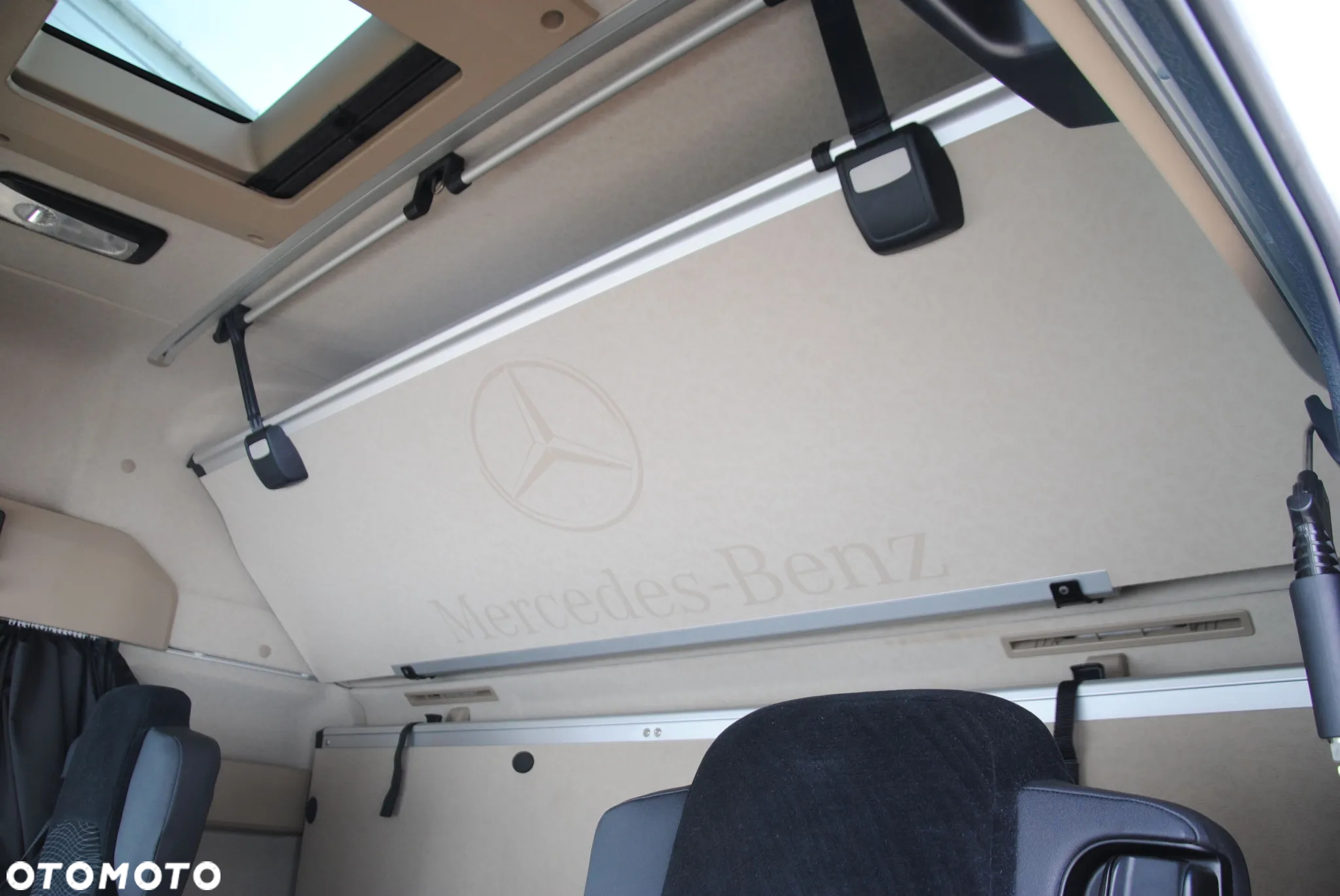 Mercedes-Benz Actros 1845, BigSpace, Pulpit multimedialny - 13